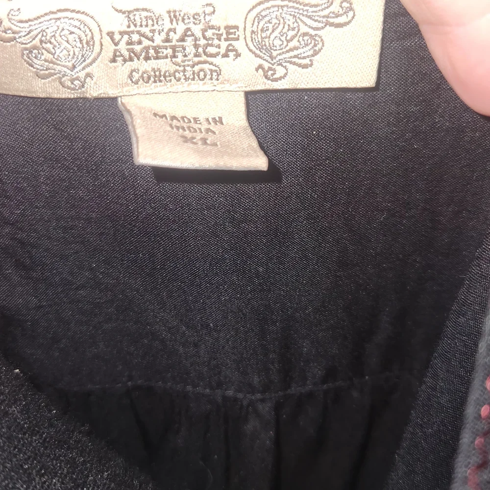 Nine West Vintage America‎ Elegant Black Blouse with Pink Embroidery - Picture 6 of 6